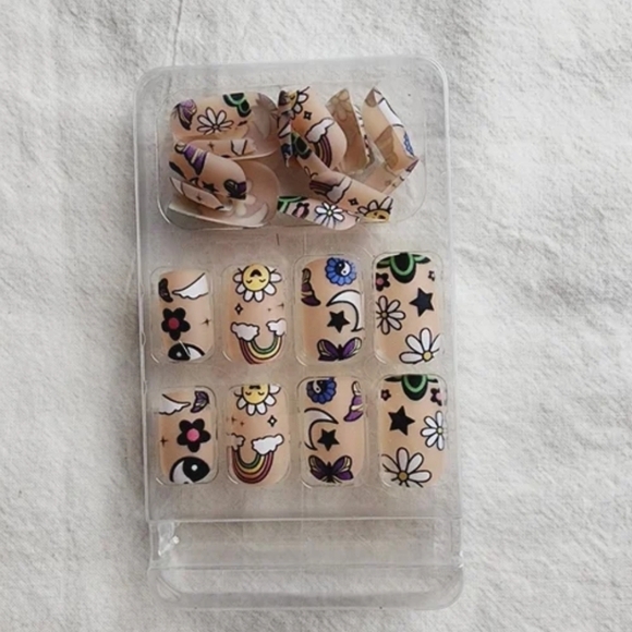 24 Pieces Fake press on nails - Picture 3 of 5